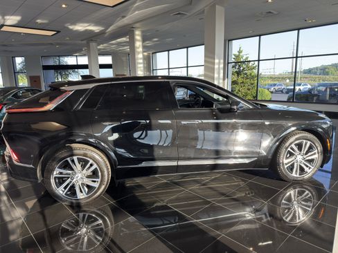 Certified 2024 Cadillac Lyriq Luxury AWD/4WD image 6