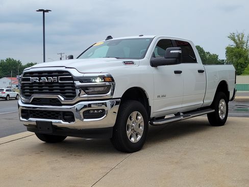 Used 2025 RAM 2500 Big Horn AWD/4WD image 2