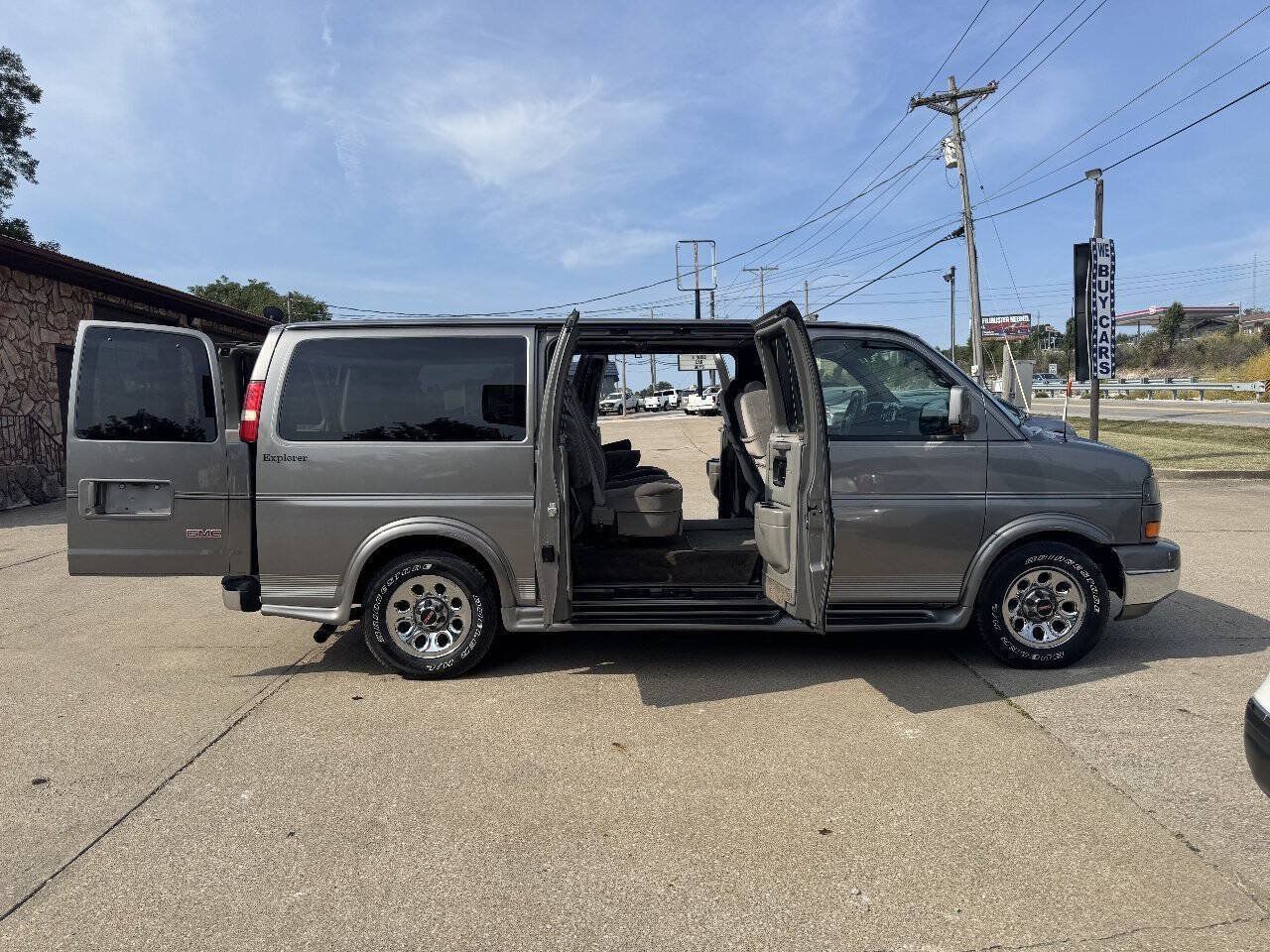 Used 2010 GMC Savana 1500 w/ Preferred Equipment Group RWD image 25
