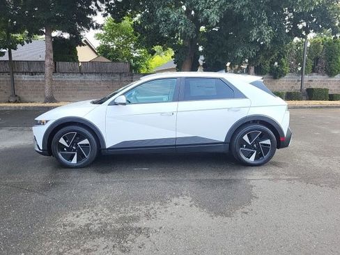 New 2025 Hyundai Ioniq 5 SE image 3