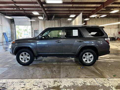 Used 2018 Toyota 4Runner SR5 Premium AWD/4WD image 2