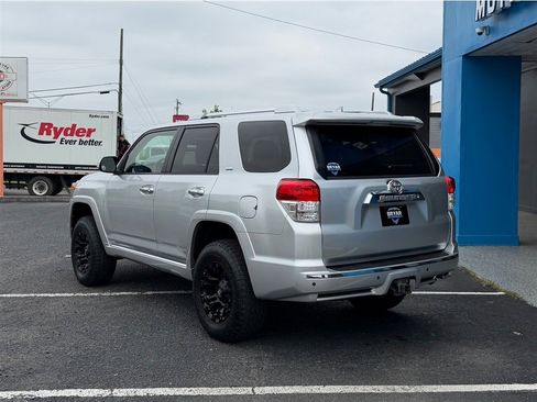 Used 2011 Toyota 4Runner SR5 w/ Convenience Pkg AWD/4WD image 3