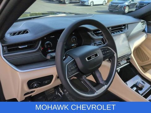 Used 2023 Jeep Grand Cherokee Limited AWD/4WD image 11