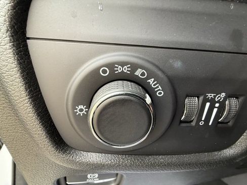 Used 2024 Jeep Grand Cherokee L Laredo image 34