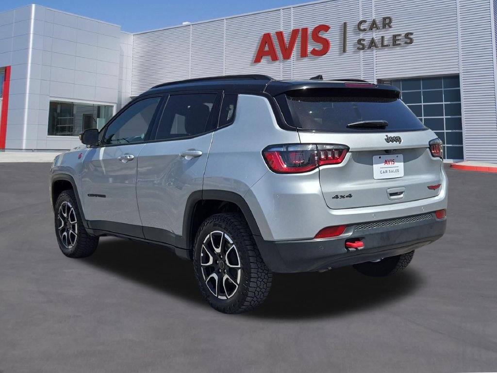 Used 2025 Jeep Compass Trailhawk AWD/4WD image 9