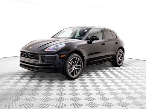 Certified 2026 Porsche Macan AWD/4WD image 1