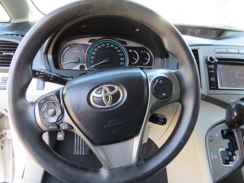 Used 2013 Toyota Venza LE image 11