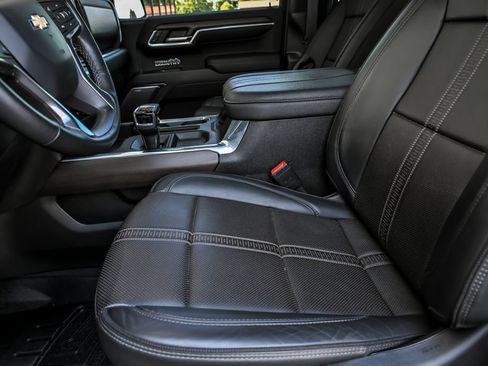Used 2024 Chevrolet Silverado 1500 High Country w/ Technology Package AWD/4WD image 16