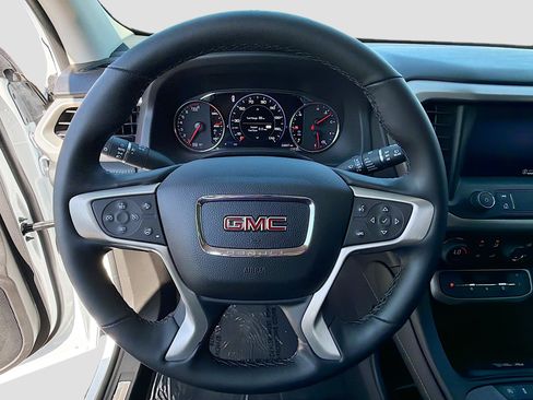 Used 2023 GMC Acadia Denali w/ Denali Technology Package FWD image 11
