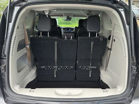 Used 2023 Chrysler Pacifica Touring-L FWD image 29