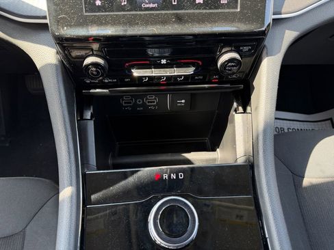 Used 2023 Jeep Grand Cherokee L Laredo RWD image 11