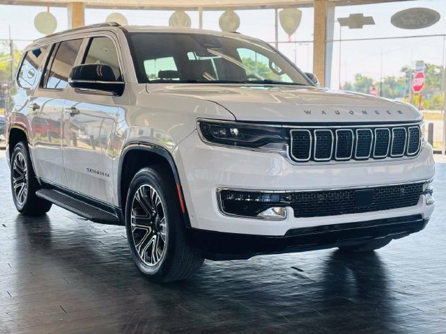 Used 2024 Jeep Wagoneer Series II w/ Flexible Seating Group AWD/4WD image 4