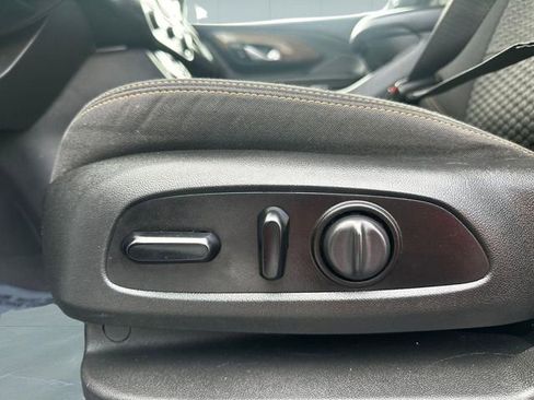 Used 2020 GMC Terrain SLE w/ Driver Convenience Package image 11