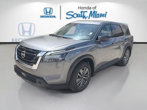 Used 2024 Nissan Pathfinder S FWD image 3