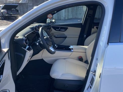 Used 2025 Mercedes-Benz GLC 350e 4MATIC image 16