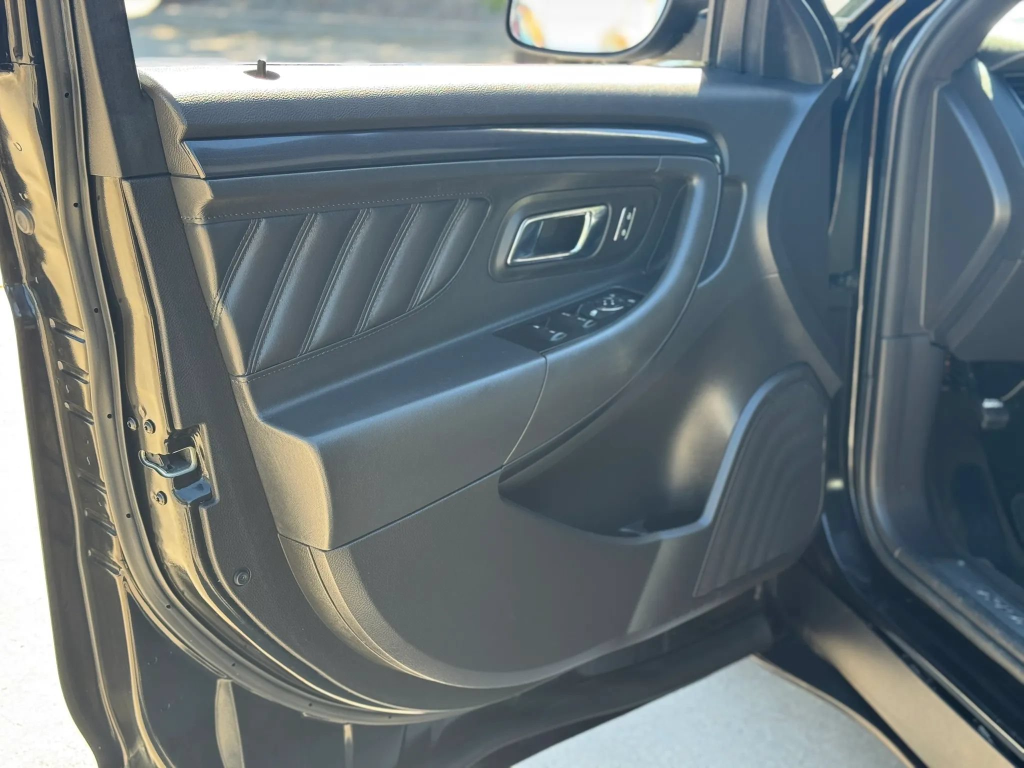 Used 2013 Ford Taurus SHO AWD/4WD image 9