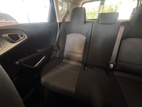 Used 2025 Kia Soul LX w/ LX Technology Package FWD image 37
