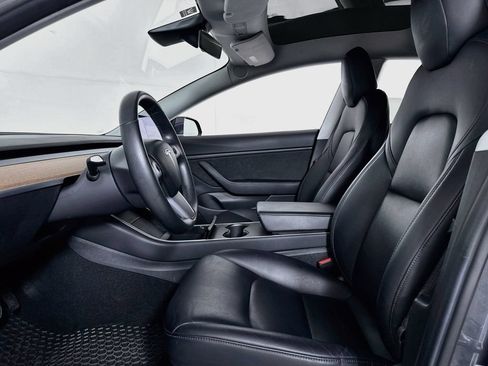 Used 2018 Tesla Model 3 Mid Range RWD image 9