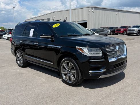 Used 2018 Lincoln Navigator Reserve w/ Technology Package AWD/4WD image 2