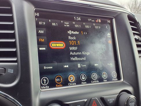 Used 2018 Jeep Grand Cherokee Altitude image 13