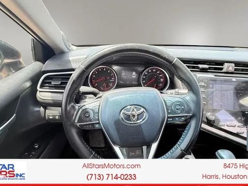Used 2018 Toyota Camry XLE FWD image 23