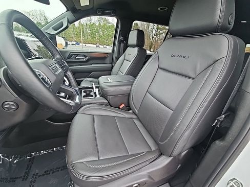 Used 2025 GMC Yukon XL Denali image 14