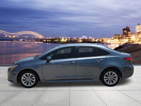 Used 2024 Toyota Corolla LE w/ LE Convenience Package FWD image 2