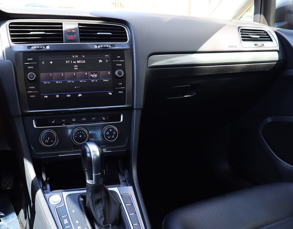 Used 2019 Volkswagen Golf SE w/ Driver Assistance Package FWD image 43