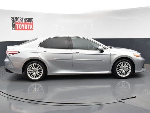 Used 2020 Toyota Camry XLE image 5