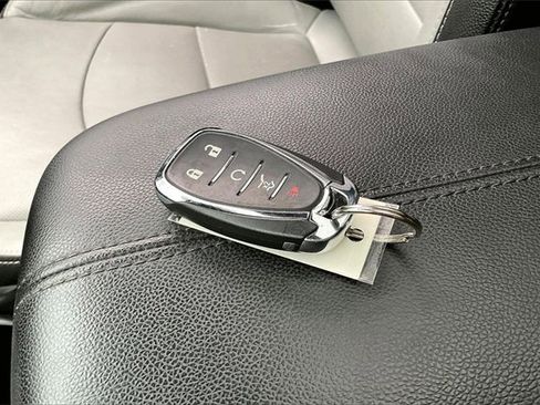 Used 2020 Chevrolet Equinox Premier image 11