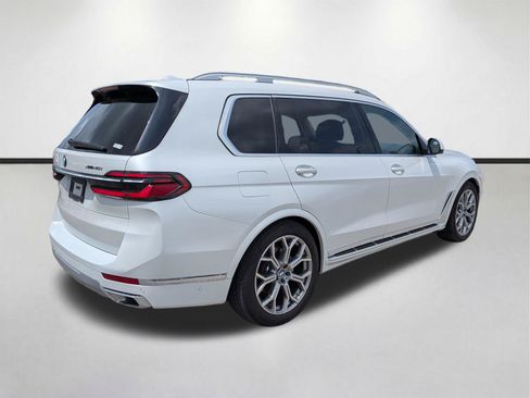 Used 2025 BMW X7 xDrive40i AWD/4WD image 4
