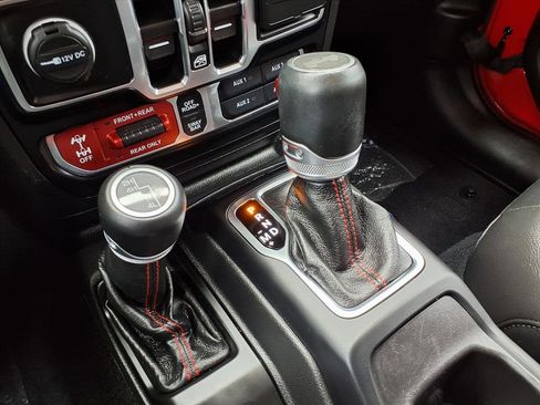 Used 2021 Jeep Wrangler Unlimited Rubicon w/ Xtreme Recon 35" Tire Package image 11