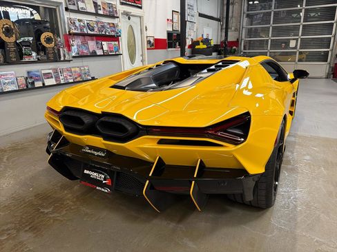 Used 2024 Lamborghini Revuelto AWD/4WD image 6