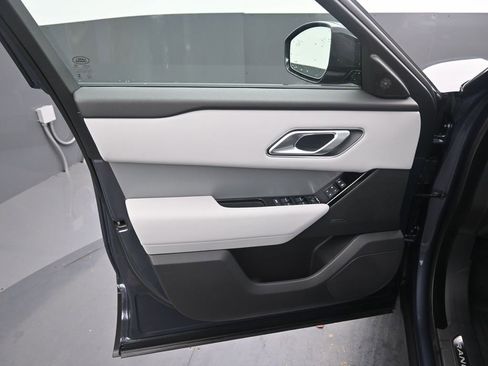 Used 2025 Land Rover Range Rover Velar S image 17