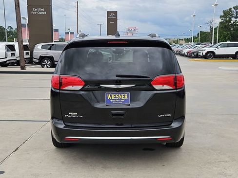 Used 2018 Chrysler Pacifica Limited w/ Advanced Safetytec Group FWD image 6