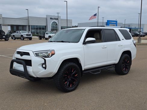 Used 2022 Toyota 4Runner SR5 image 4