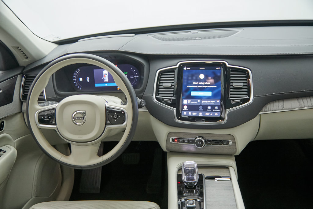 Certified 2025 Volvo XC90 T8 Ultra w/ Protection Package Premier AWD/4WD image 28