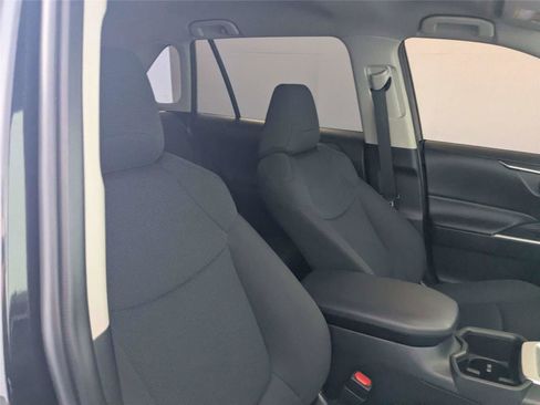 Used 2024 Toyota RAV4 LE AWD/4WD image 32