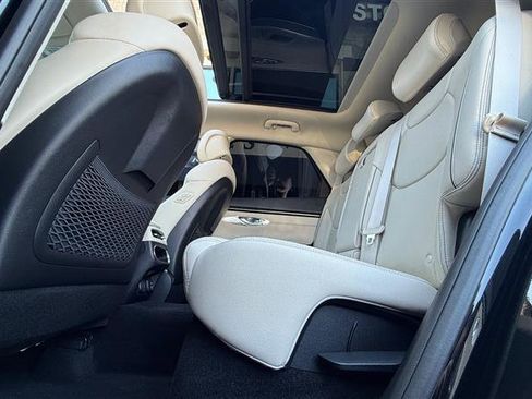 Used 2022 Genesis GV70 2.5T w/ Advanced Package image 20