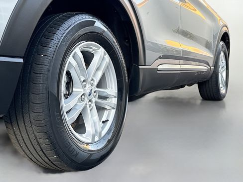 Used 2023 Ford Explorer XLT w/ Class IV Trailer Tow Package image 16