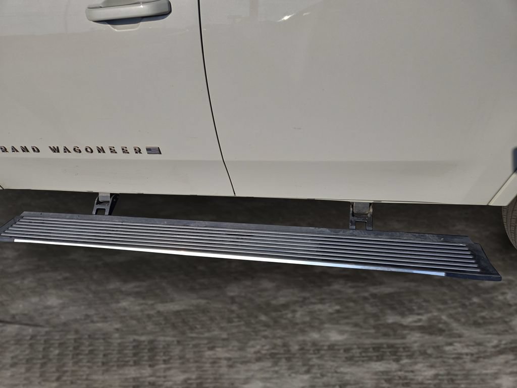 Used 2022 Jeep Grand Wagoneer Series III AWD/4WD image 10