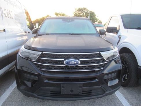 Used 2022 Ford Explorer XLT AWD/4WD image 2