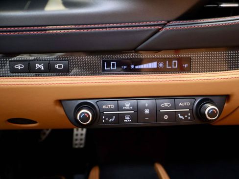 Used 2022 Ferrari F8 Tributo RWD image 35