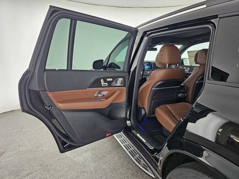 New 2026 Mercedes-Benz GLS 580 4MATIC image 19