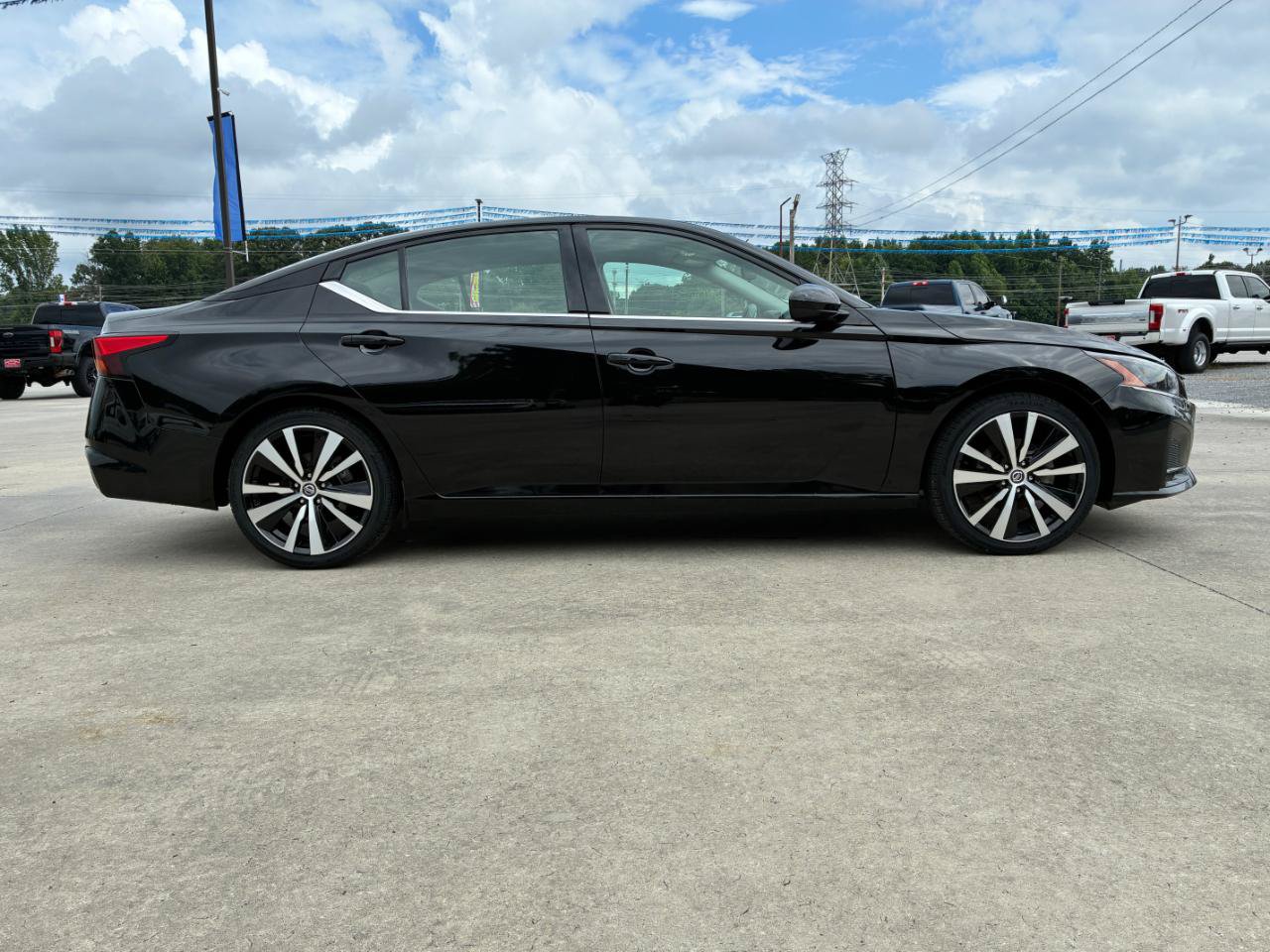 Used 2023 Nissan Altima 2.5 SR FWD image 5