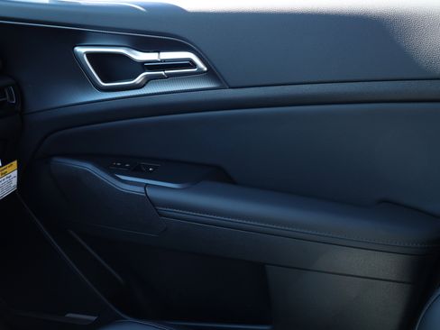 New 2026 Kia Sportage EX image 32