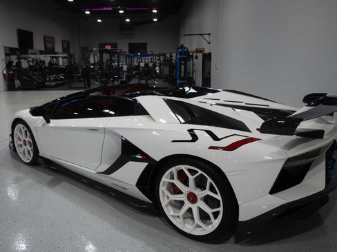 Used 2020 Lamborghini Aventador SVJ AWD/4WD image 32