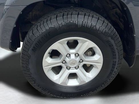 Used 2024 Toyota 4Runner SR5 AWD/4WD image 9