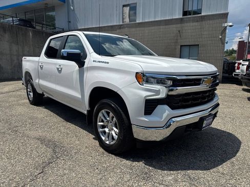 Used 2022 Chevrolet Silverado 1500 LT AWD/4WD image 9