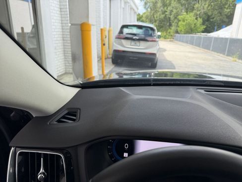 Used 2025 Volvo V60 B5 Cross Country Plus image 34